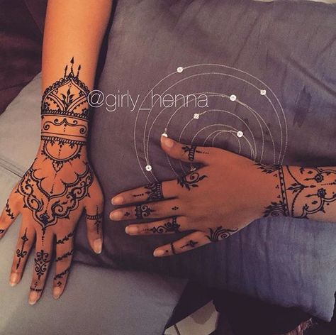 Jaguar Henna, Henna 2023, Eid Moubarak, Henna Tattoo Design, Garter Tattoo, Cute Henna Designs, Henna Inspired Tattoos, Cute Henna, Hand And Finger Tattoos