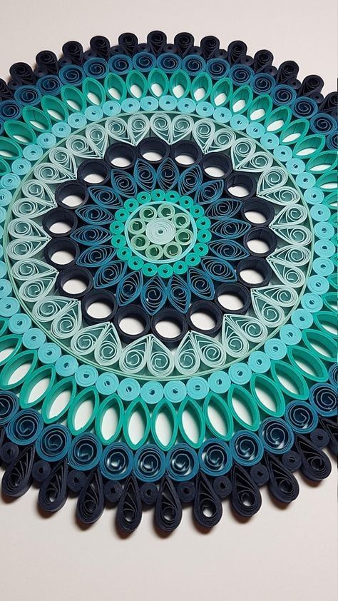 Quilling Mandala, Paper Quilling For Beginners, Arte Quilling, Paper Quilling Jewelry, Quilling Work, Quilling Projects, Desain Quilling, Quilled Paper Art, Paper Quilling Patterns