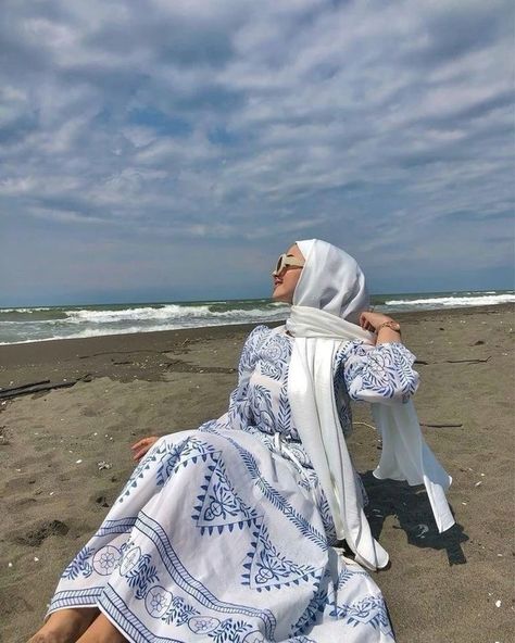 Hijab Beach Outfit, Hijabi Beach Outfit, Beach Hijab, Hijab Fashion Summer, Modest Casual Outfits, Stile Hijab, Modern Hijab Fashion, Mode Turban, Muslim Outfits Casual