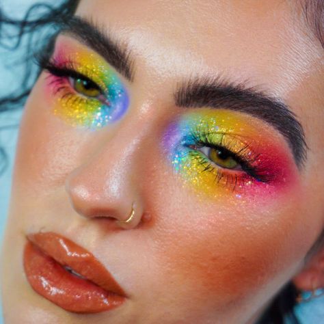 Bright Makeup Looks, Fade Into Hue Palette, Fade Into Hue, Tutorial Eyeshadow, 80s Makeup, Bold Makeup Looks, Bright Makeup, Pride Makeup, Photography Diy