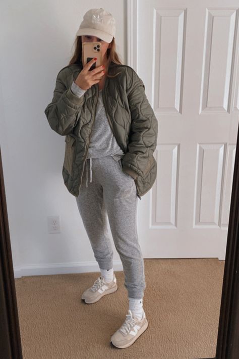 Long sleeve and coat Athleisure Outfits Sweatpants, Joggers Sweatpants Outfit, Gray Sweatsuit Outfit, Work Sweatpants Outfit, Cream Sweats Outfit, Denim Joggers Outfit Winter, Winter Leisure Gray Joggers, Women’s Sweatpants Outfit, Grey Joggers Outfit Winter