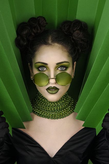 Mean Green, Green Makeup, Emerald City, Shooting Photo, Fashion Portrait, Color Of Life, Green Aesthetic, Green Fashion, Belle Photo