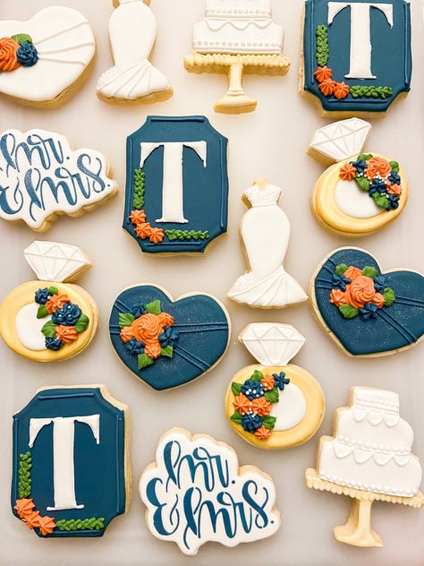 Cupcake Wedding Favors, Wedding Dress Cookies, Cookie Gram, Engagement Cookies, Heart Wedding Rings, Blue Themed Wedding, Ring Heart, Mom Wedding, Wedding Rehearsal Dinner