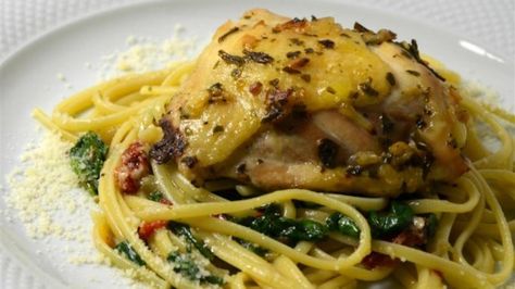 Baked chicken and linguine are tossed in a buttery onion sauce with a little extra heat from red pepper flakes creating a warm meal for weeknight dinner. Egg Noodle Recipes, Oven Chicken, Savory Chicken, Baked Chicken Thighs, Chicken Main Dishes, Spinach Stuffed Chicken, Linguine, Chicken Thigh Recipes, Poultry Recipes