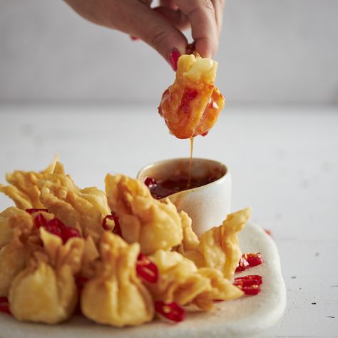 Deep Fried Brie, Cheese Dumplings Recipe, Fried Brie, Cheese Dumplings, Dumpling Recipes, Sweet N Spicy, Marion's Kitchen, Wonton Recipes, Buffet Ideas