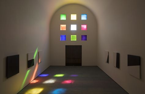 7 Chapels Designed by Artists Including James Turrell, Louise Nevelson, and Mark Rothko Photos | Architectural Digest Lake Flato, Louise Nevelson, Rainbow Window, James Turrell, Lights Artist, Ellsworth Kelly, Dramatic Lighting, Black And White Marble, Chihuly