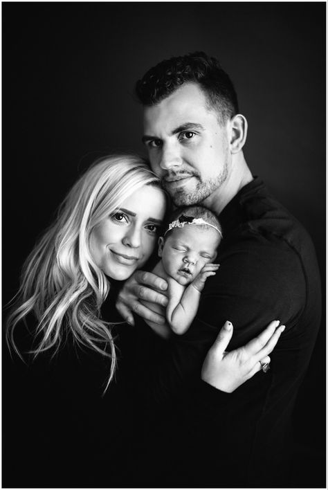 Black and white portrait of mom, dad, and newborn baby girl. Dad is holding baby girl on his arm and mom is hugging her. Family Portrait Poses Newborn, Simple Family Newborn Pictures, Family Portrait Poses With Newborn, Family Shoot Newborn, New Born Baby Girl Photoshooting With Family, Family Photoshoot Ideas With Newborn, Family Picture Ideas With Newborn, Family Portrait Newborn, Family Pic With Newborn