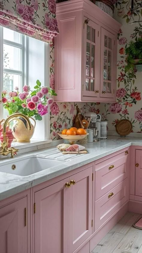 Pink French Country Kitchen, Pink Grandma Aesthetic, Girly House, Cocina Shabby Chic, Dekor Diy, Cottage Kitchens, Pink Kitchen, Chic Kitchen, Shabby Chic Kitchen