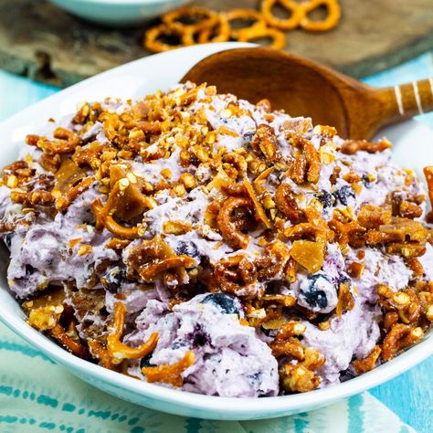 Blueberry Pretzel Fluff- this dessert salad is ultra creamy with the crunch of sugared pretzels. With both blueberry pie filling and fresh blueberries, this creamy concoction is loaded with blueberry flavor. Sugared Pretzels, Blueberry Pretzel, Pineapple Pretzel Fluff, Pretzel Fluff, Fluff Salads, Pretzel Salad, Fluff Recipe, Blueberry Pie Filling, Pretzel Dip