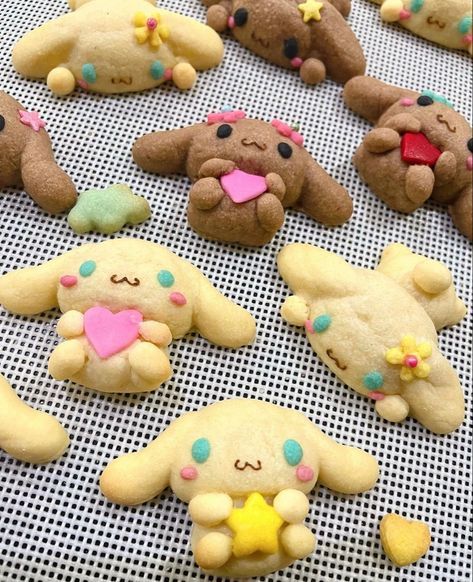 Sanrio Themed Food, Cinnamoroll Cookies, Sanrio Treats, Picnic Baking, Sanrio Baking, Sanrio Party Ideas, Sanrio Picnic, Cinnamoroll Food, Sanrio Cookies