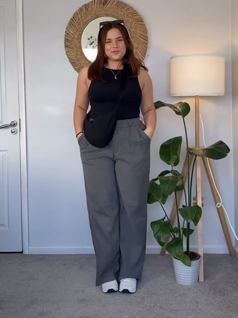 Elegant Outfit Midsize, Medium Body Type Outfits Aesthetic, Midsize Elegant Outfit, Chubby Office Outfit, Business Casual Midsize Outfits, European Casual Outfits, Mid Size Office Outfits, Modest Outfits Plus Size, Plus Size Minimalist Outfits