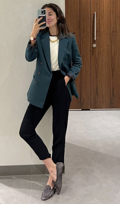 Work Outfits Lawyer, Womens Blazer Outfit Business Work, Womens Corporate Attire, Museum Job Outfit, Operations Manager Outfit, Business Major Aesthetic Outfits, Female Lawyer Outfit In Court, Academic Interview Outfit, Gen Z Business Professional