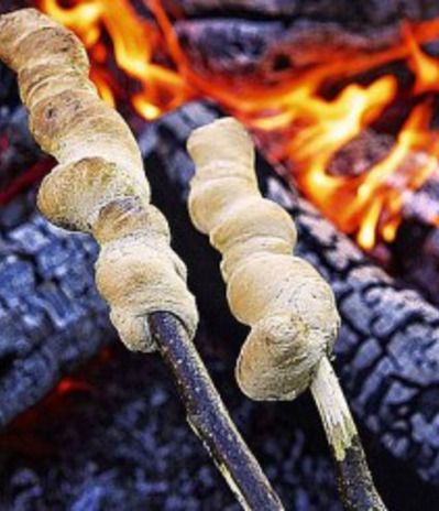 Hobo Breadsticks - Fun and Easy Camping Recipes Ideas for Kids Easy Campfire Meals, Bonfire Night Food, Family Hike, Healthy Casserole, Cooking Over Fire, Keto Tortillas, Girl Scout Camping, Keto Casserole, Easy Camping Meals