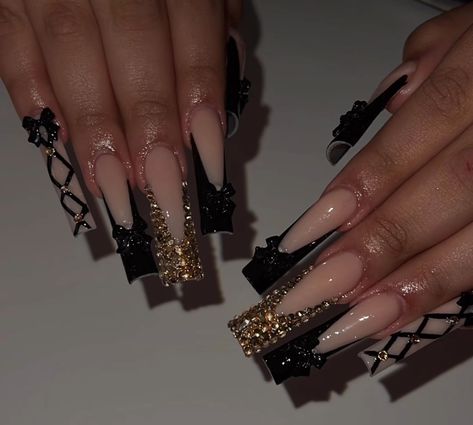 Baddie Nails Black And Gold, Black And Gold Acrylic Nail Designs, Black And Gold Square Nails, Black Quince Nails, Black And Gold Birthday Nails, Customize Nails, Birthday 28, Long Black Nails, Acrylic Nail Designs Classy