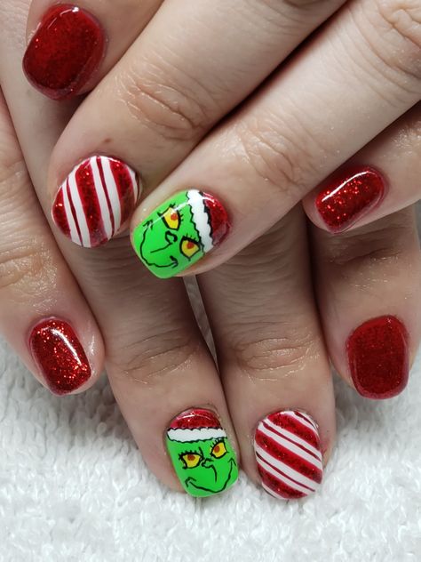 Grinch Nail Stickers, Easy Grinch Nails Designs, Christmas Nails Grinch Easy, Grinch Gel Nail Designs, Grinch Dip Nails, Grinch Face Nails, Grinch Fingernails, Grinch Nails Short, Grinch Nails Designs Easy