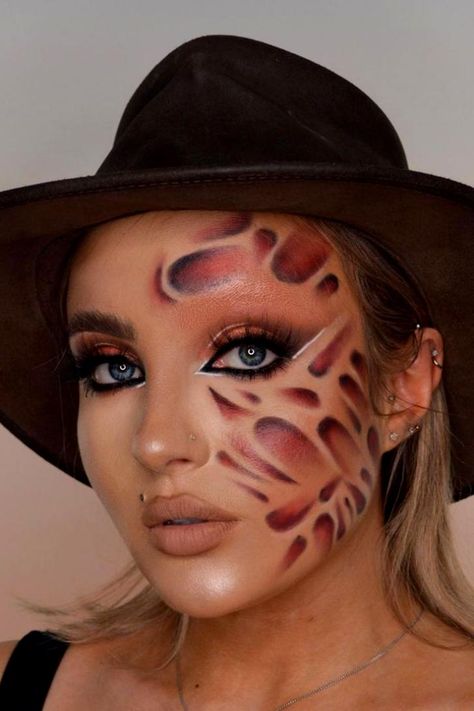 Freddy Krueger Makeup, Simple Halloween Makeup, Crazy Halloween Makeup, Creative Halloween Makeup, Holloween Makeup, Creepy Halloween Makeup, Cute Halloween Makeup, Halloween Makeup Diy, Halloween Makeup Pretty