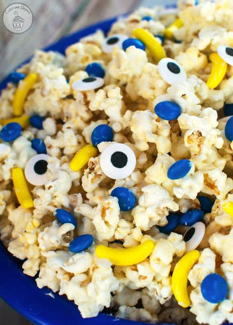 Minions Popcorn - The perfect treat for a Minions birthday party or movie night! #MinionsMovieNight #ad Popcorn Cupcakes, Minions Birthday Party, Cupcake Diaries, Despicable Me Party, Minions Birthday, Minions Party, Candy Eyeballs, Popcorn Treats, Minion Movie