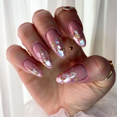 Crushed Seashell Nails, Crushed Shell Nails, Encapsulated Shell Nails, Abalone Shell Nails, Oyster Shell Nails, Nails With Shells, Shells Nails, Shell Nails, Cracked Nails