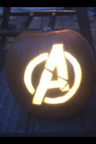 Easy Marvel Pumpkin Carving, Pumpkin Carving Avengers, Pumpkin Carving Superhero, Avenger Pumpkin Carving, Avengers Pumpkin Painting, Percy Jackson Pumpkin Carving, Pumpkin Carving Marvel, Marvel Pumpkin Painting, Marvel Pumpkin Carving Ideas