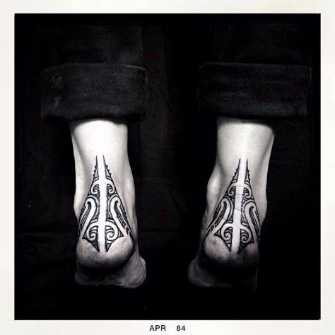 Mens Ankle Tattoos Ideas, Heel Tattoos For Women, Wolfpack Tattoo, High Heel Tattoos, Heel Tattoos, Ta Moko, Crazy Tattoos, Maori Tattoos, Armband Tattoos