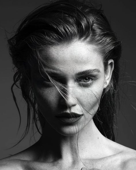 Fierce Woman Portrait, Low Key Portraits, Cintia Dicker, Portrait Reference, Dark Portrait, Fierce Women, Portrait Photography Women, Real Art, Fashion Photography Poses