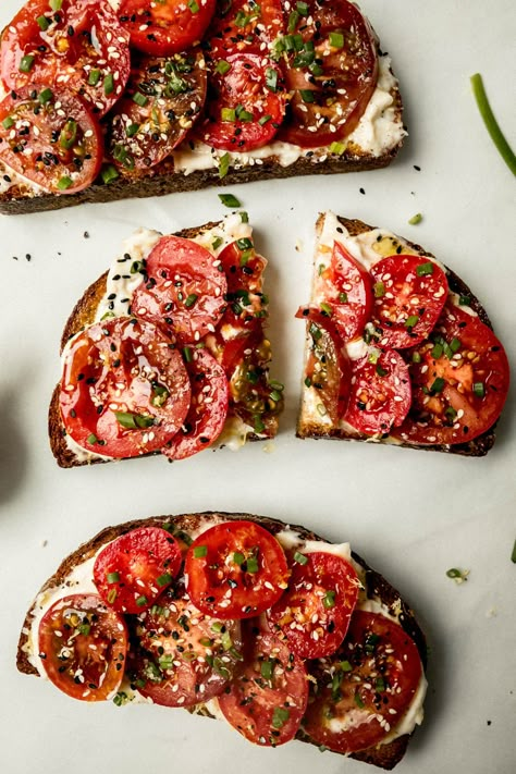 Tomato Toast, Tomato Risotto, Fresh Tomato Recipes, Tomato Pie, Toast Recipes, Tomato Recipes, Tortellini, Delicious Recipes, Appetizer Recipes