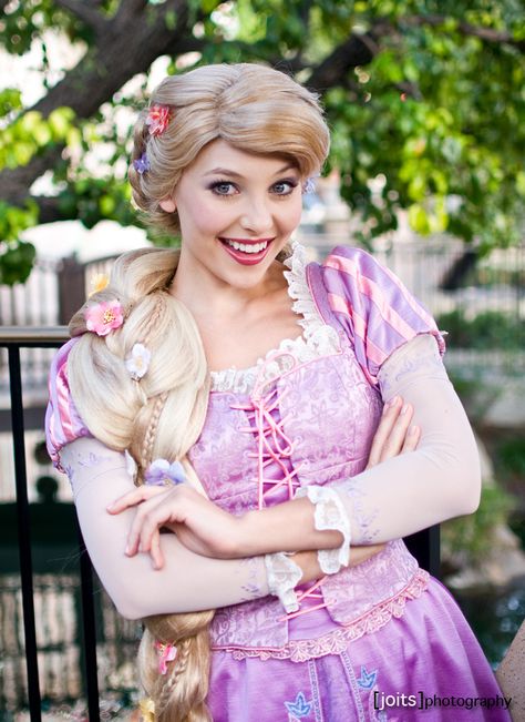 Rapunzel Face Character, Rapunzel Makeup, Disney Cosplay Ideas, Tangled Cosplay, Education Tattoos, Tattoos Celebrities, Rapunzel Cosplay, Cosplay Ideas Women, Disney Princess Cosplay