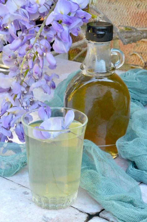 Wisteria Recipes, Fruit Sponge Cake, Floral Recipes, Spring Herbs, Flowers Recipes, Simple Sugar Syrup, Desserts Table, Wisteria Flowers, Drink Syrups