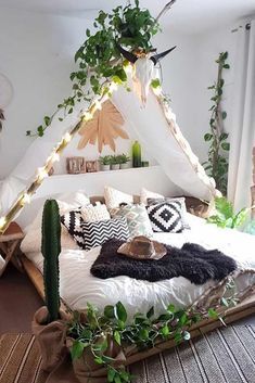 Stylish Bedroom Decorating Ideas To Inspire You Design Ložnic, Bohemian Bedroom Design, نباتات منزلية, Bohemian Interior Design, Furniture Movers, Dekorasi Kamar Tidur, Bohemian Bedroom Decor, Bohemian Interior, Bohemian Bedroom