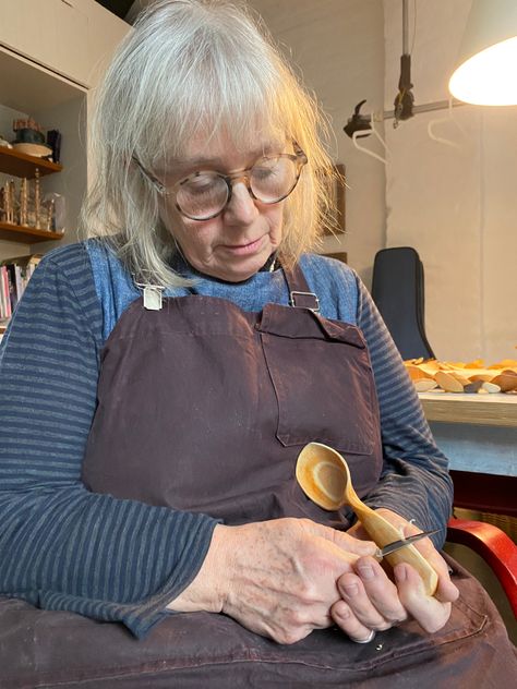 How To Make A Wooden Spoon, Carving Wooden Spoons, Spoon Carving Tools, Wooden Spoon Carving, Wood Spoon Carving, Wood Carving Faces, Carved Spoons, Green Woodworking, Nature School