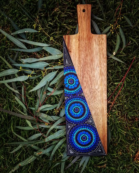 © Little Black Duck Aus. Deadly Aboriginal art for everyday use within your home or for social events. Go to www.littleblackduckaus.com to browse the online shop!  Serve your snacks on something a little special at your next family shindig! These acacia serving boards featuring a handpainted Aboriginal design are perfect for cheese platters, grazing platters, fruit platters- you name it!  Hand painted in Wagga Wagga (Wiradjuri country) dhangaang means 'food' in Wiradjuri language. Handpainted Wooden Serving Trays, Diy Kids Room Decor, Mandala Art Therapy, Kids Rooms Diy, Mandala Rock Art, Everyday Art, Dot Art Painting, Night Art, Mandala Painting