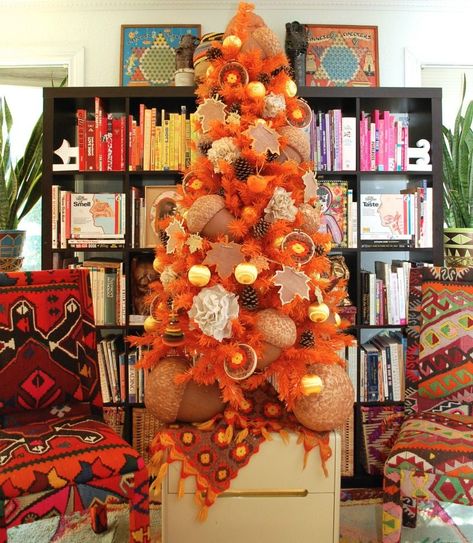 How to Decorate an Orange Christmas Tree for 5 Different Holidays Harvest Tree, Fall Christmas Tree, Orange Christmas Tree, White Pumpkin Decor, Diy Scarecrow, Thanksgiving Tree, Orange Christmas, Tree Decorating, Christmas Tree Inspiration