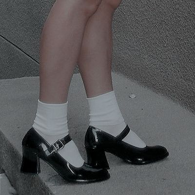 Caos Sabrina, Laura Palmer, Sabrina Spellman, Event Outfit, Mary Jane Shoes, Gossip Girl, Wearing Black, Character Shoes, Tap Shoes