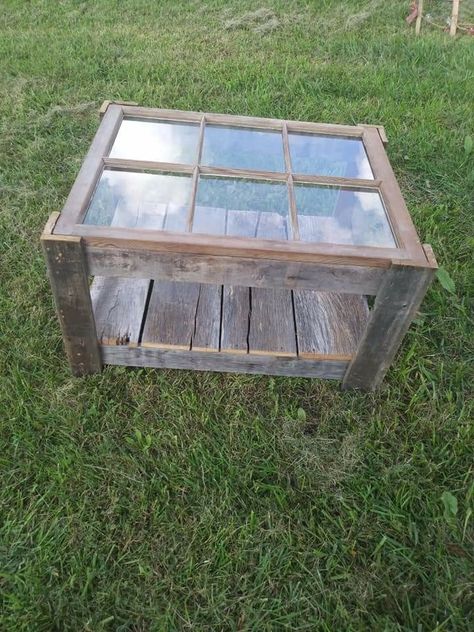 Mesa Living, Window Coffee Table, Barnwood Coffee Table, Window Table, Old Coffee Tables, Wooden Items, Window Projects, Pallet Christmas, Cafe Shop Design