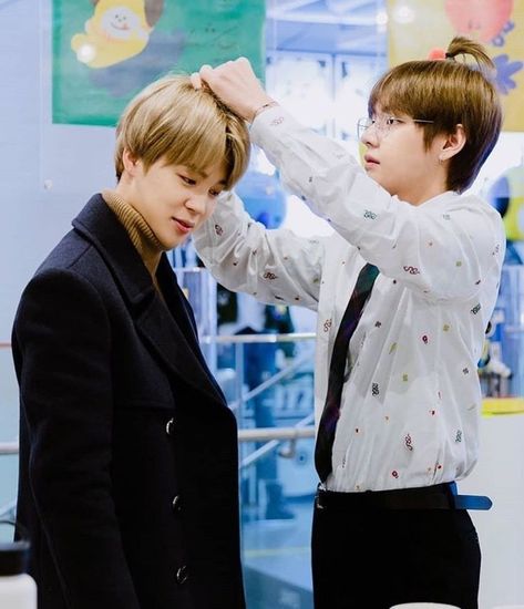 Vmin Cute, Jimin Cute Pics, Jimin And Taehyung, Jimin Cute, V Jimin, Cute Pics, Jimin Taehyung