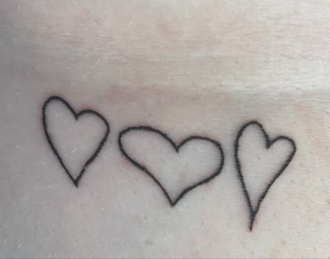 Parent Heart Tattoo, Heart Tattoo For Siblings, Parents Heart Tattoo, Sibling Heart Tattoos, Mom Heart Tattoo Simple, Parents Birthday Tattoo, Mom With Heart Tattoo, Tattoos For Mum And Dad, Tattoos For Mom And Dad