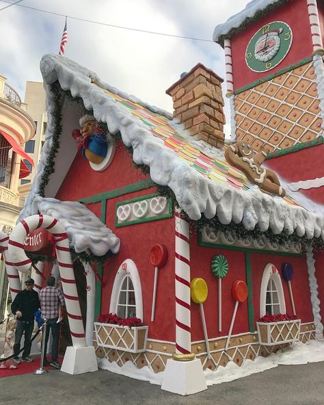 Gingerbread House Interior, Santas Grotto, Santa House, Christmas Parade Floats, Gingerbread Design, Gingerbread House Christmas, Gingerbread House Designs, Lego Christmas, Gingerbread Village