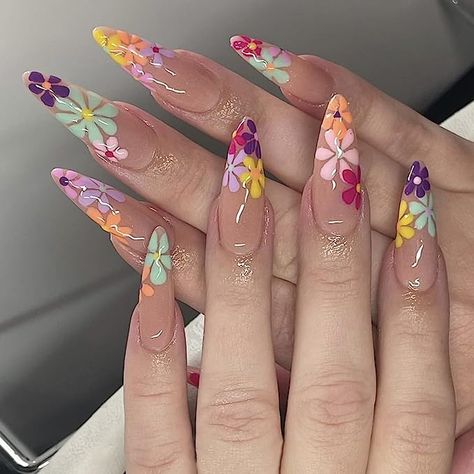 Unghie Sfumate, Kutek Disney, Fake Nails Long, Long Press On Nails, Manicure Diy, Flower Nail Designs, Fake Nails With Glue, Floral Nails, Nail Arts