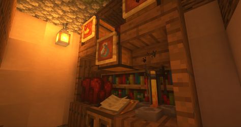 I build a little alchemy station for my minecraft cottage :) the original design was made by LUKI7 #minecraft#minecraftaesthetic#aesthetic#cottagecore#minecraftcottagecore#mc#minecraftjava#shaders#witchcore#minecraftnature Minecraft Alchemy House, Minecraft Witchcore, Alchemy Station, Minecraft Alchemy Room, Little Alchemy, Build Inspiration, Minecraft Cottage, Aesthetic Cottagecore, Minecraft Inspo