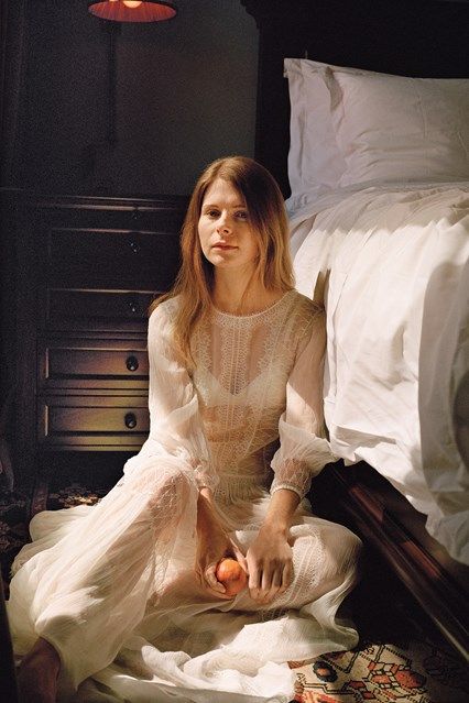 Vogue meets the enigmatic Emma Cline, author of critically acclaimed The Girls Emma Cline, Renee Zellweger, Ageless Style, Vogue Uk, Summer Inspiration, Alberta Ferretti, Portrait Girl, Fashion Magazine, White Dress