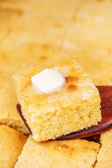 Lunch Lady Homemade Cornbread - ditch the Jiffy Mix and whip up this easy from scratch cornbread. Flour, cornmeal, sugar, baking powder, salt, eggs, milk, and oil. Super easy to make and even easier to eat! This is quickly becoming our go-to cornbread recipe! Great with grilled meats, BBQ, soups, chilis, and stews. Also makes a great base for our favorite Southern Cornbread Dressing at the holidays. Give this a try ASAP. Super Moist Cornbread, Making Muffins, Easy Homemade Cornbread, Muffins Cake, Chili Bar, Moist Cornbread, Cornbread Dressing Southern, Buttermilk Cornbread, Cornbread Easy