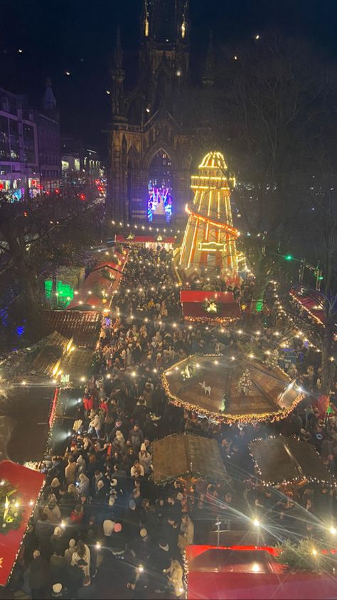 Cardiff Christmas Market, Christmas Markets Edinburgh, Edinburgh Xmas Market, Edinburgh Scotland Christmas Market, Edinburgh Scotland Christmas, Edinburgh At Christmas, Edinburgh Trip, Edinburgh Aesthetic, Scotland Christmas