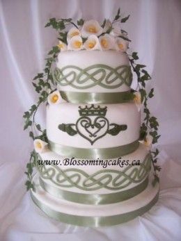 Irish Wedding Cake, Drink Bar, Tiered Cake, Cake Stencil, Celtic Wedding Rings, Celtic Wedding, Scottish Wedding, Irish Wedding, Irish Traditions