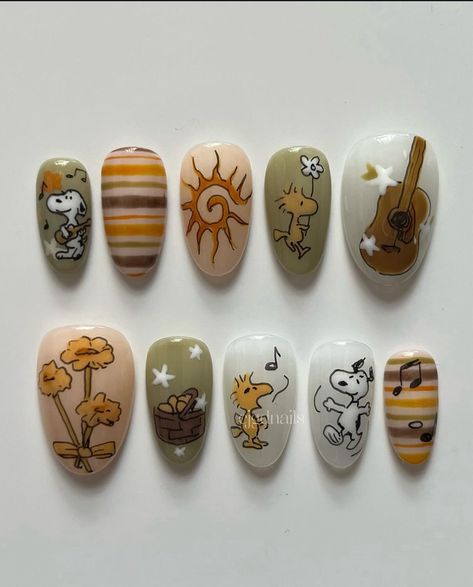 Black Comedy Movies, Short Thanksgiving Nails, Quirky Nails, Dark Comedy Movies, Snoopy Nails, Thanksgiving Nail Art, Thanksgiving Nail, Hippie Nails, Black Comedy