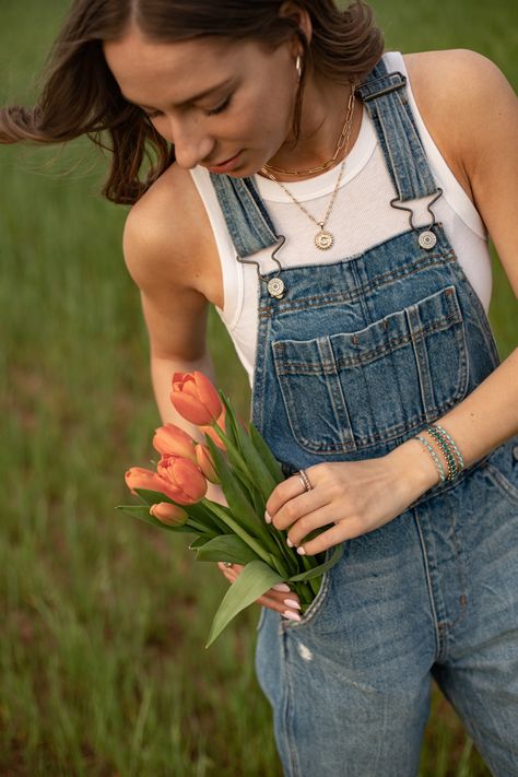 Aesthetic Photoshoot, portraits, senior pictures, tulips, flower photoshoot, overall outfits Flowers In Overalls Pocket, Senior Picture Ideas Overalls, Overalls Senior Pictures, Overall Photoshoot Photo Ideas, Overall Senior Pictures, Overall Outfits Aesthetic, Overall Photoshoot, Overalls Photoshoot, Salopette Outfit