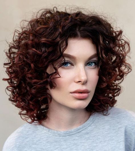 Redish Brown Curls with Long Curly Curtain Bangs Round Shape Curly Haircut, Reddish Brown Hair Color, Red Brown Hair Color, Super Curly Hair, Curly Shag Haircut, Blonde Balayage Highlights, Bob Haircut Curly, Brown Curls, Red Brown Hair