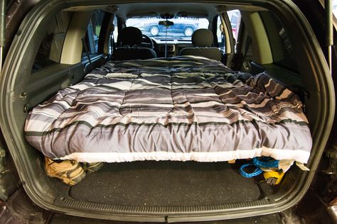 If there are any of you that want to explore and maybe take a road trip but do not want to worry about making hotel reservations or pitching a tent, this might be for you. Suv Camping Build, Suv Tent Camping Diy, Hatchback Car Camping, Nissan Rogue Car Camping, Tent On Top Of Jeep, Jeep Grand Cherokee Accessories, Srt8 Jeep, Jeep Trailhawk, Jeep Wj