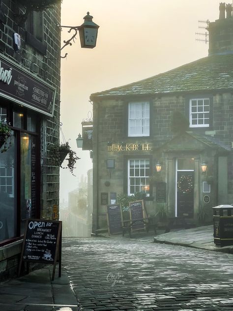 Hufflepuff Aesthetic, Foggy Day, Cold Morning, Irish Sea, Black Bull, Isles Of Scilly, Northern Europe, Dream City, West Yorkshire