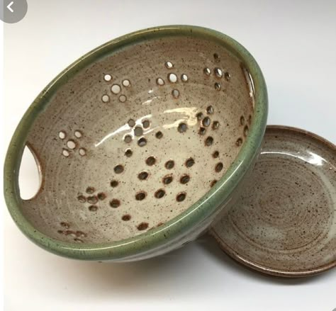 Ceramic Colander, Ceramic Berry Bowl, Pottery Workshop, Diy Ceramic, The Catch, Honey Brown, Pottery Crafts, Ceramics Pottery Art, Pottery Classes