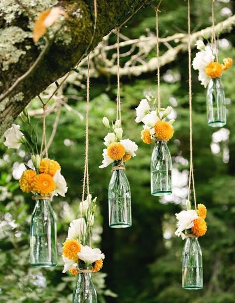 Un mariage champêtre en 20 idées déco - Elle Décoration Hot Wedding, Summer Wedding Decorations, Garden Party Decorations, Japanese Tattoos, Garden Wedding Decorations, Hanging Flowers, Backyard Party, Outdoor Wedding Ceremony, Diy Vintage